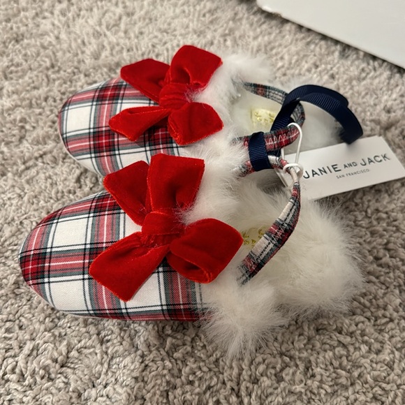 Girls Janie and jack new with tag slippers size 8 - Picture 2 of 3